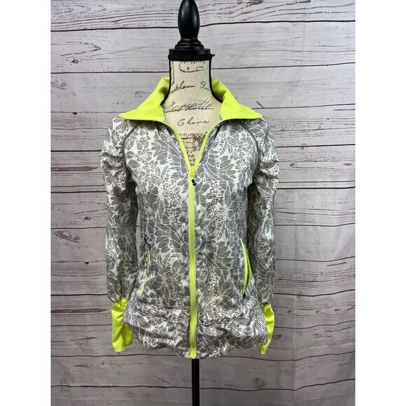 1358-Mondetta Performance Gear XS gray, white and yellow jacket‎ - Picture 1 of 3